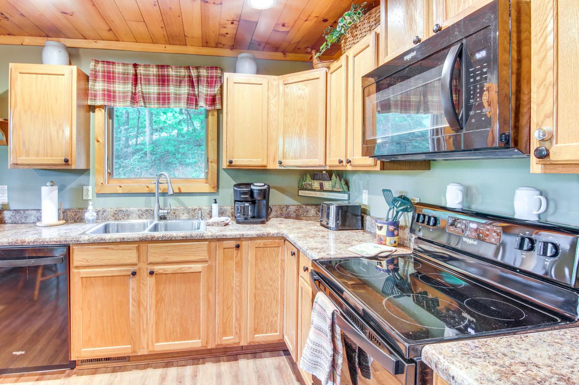 Charming Fox Den Cabin In Whittier With Hot Tub! Exterior photo