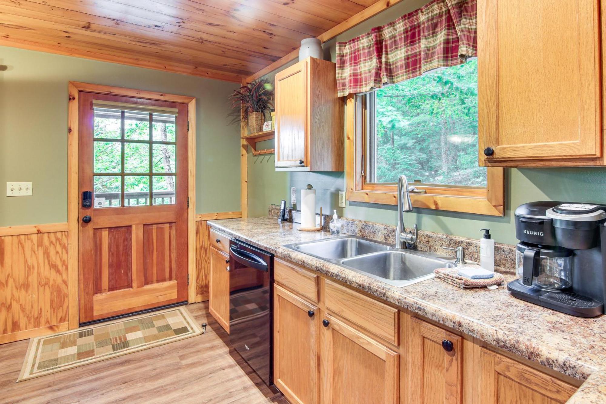 Charming Fox Den Cabin In Whittier With Hot Tub! Exterior photo