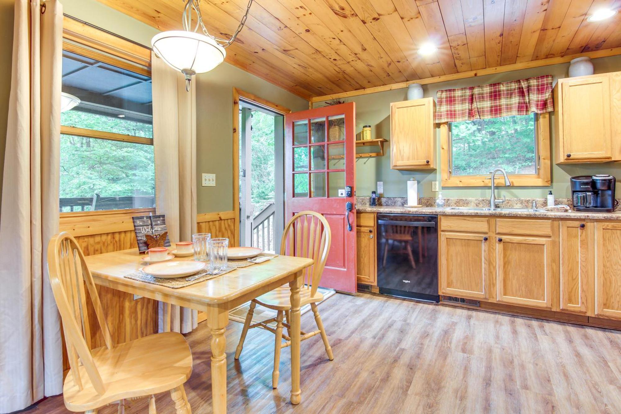 Charming Fox Den Cabin In Whittier With Hot Tub! Exterior photo